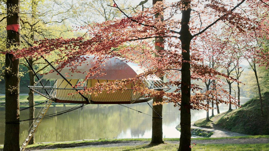 Designed by an arborist with a team of architects, this tree house includes a large terrace and an interior that fits up to four people. It is made of steel, canvas, tarpaulin, timber and rope netting.