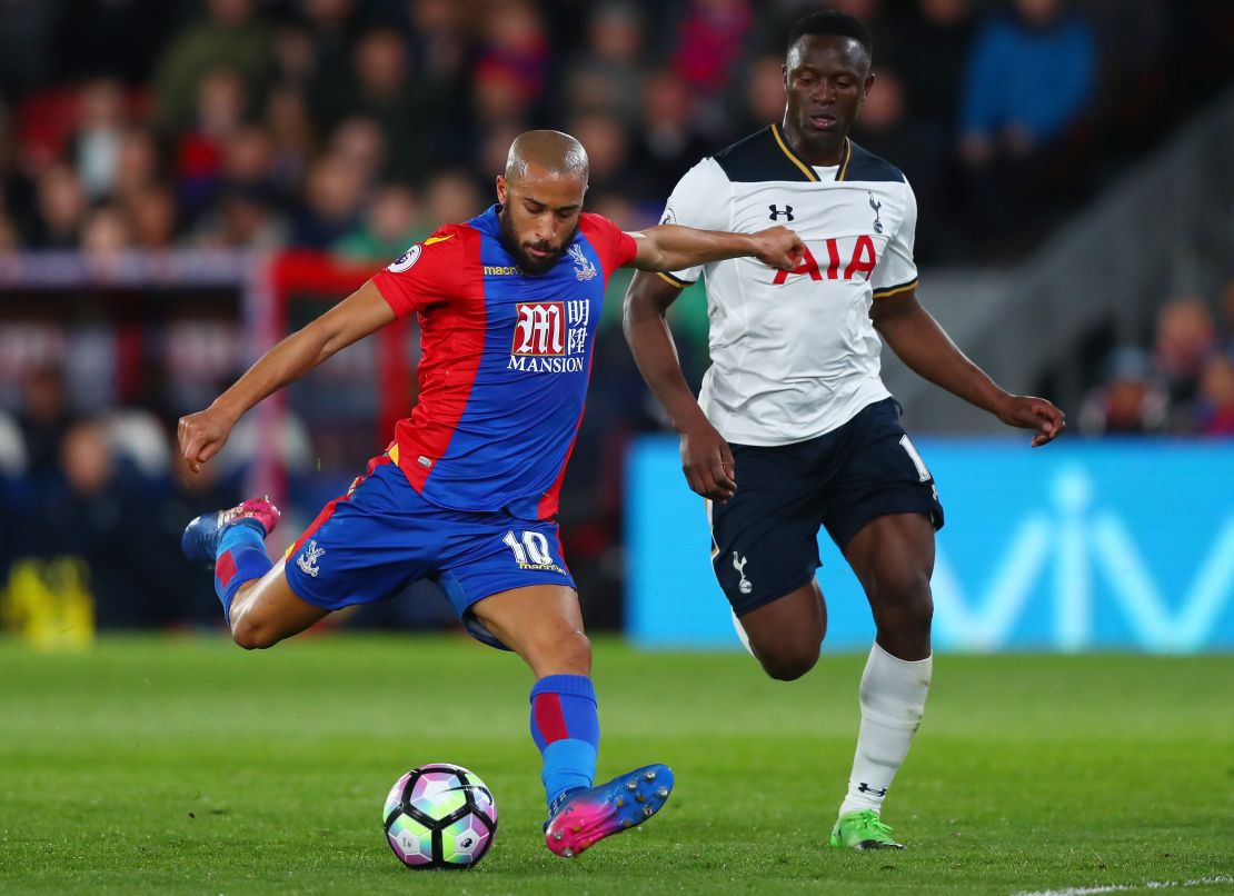 Victor Wanyama (right) puts pressure on Crystal Palace's Andros Townsend 