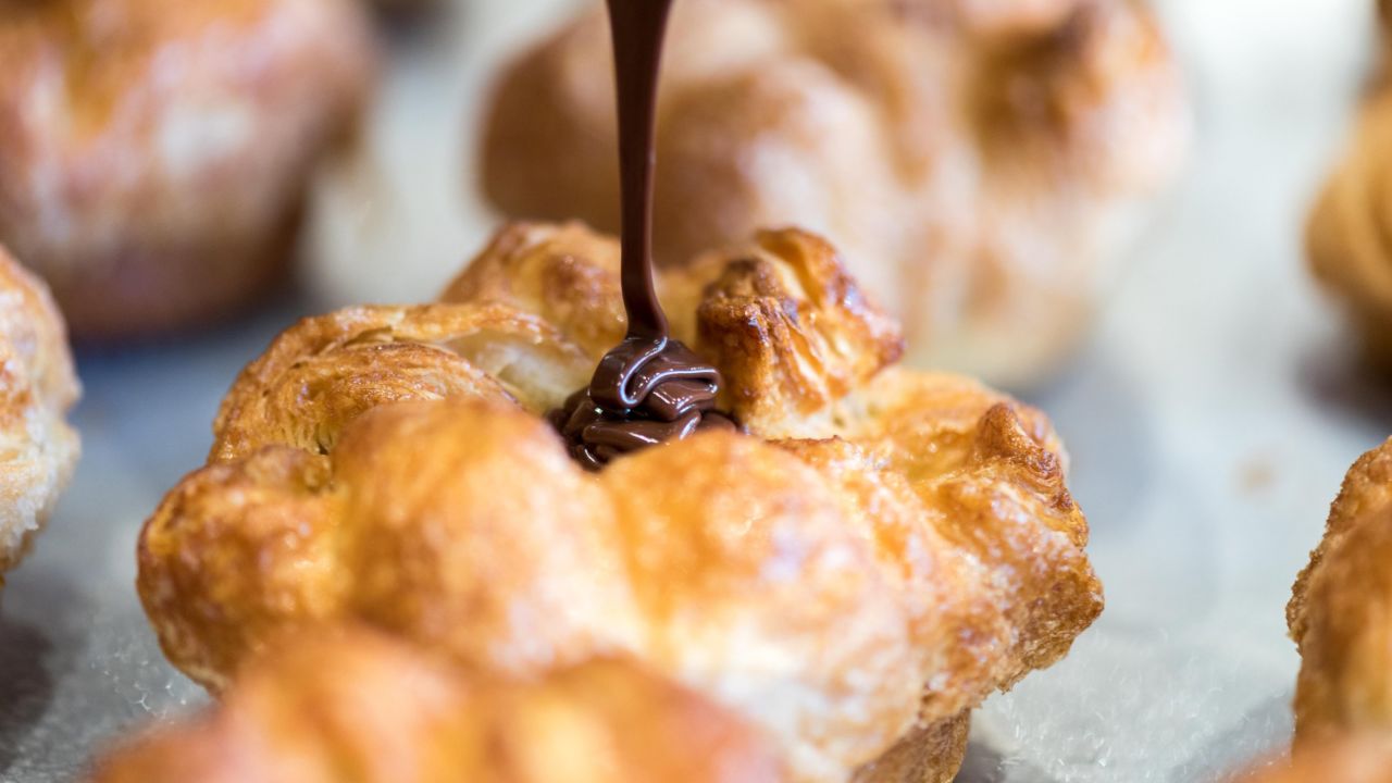 b. Patisserie's kouign-amann.