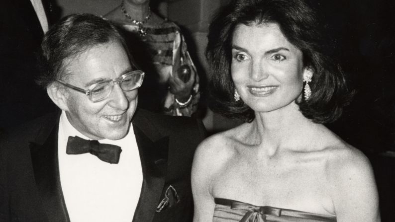 Jackie Kennedy Onassis and Carl Katz attend "Vanity Fair: A Treasure Trove" in 1977. 