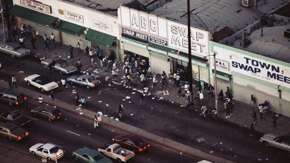 Looters go in and out of a swap meet in South Central Los Angeles on Wednesday, April 29, 1992.
