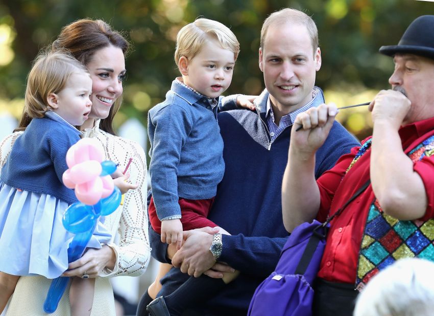 The royal family watches an entertainer blow up a balloon during a children's party in Victoria in September 2016.