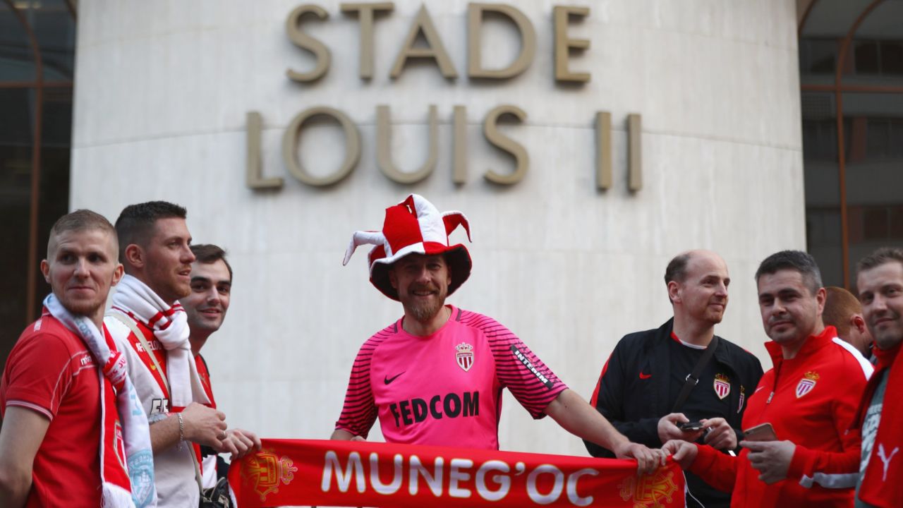 MONACO - MARCH 15:  Monaco fans wait outside the stadium prior to the UEFA Champions League Round of 16 second leg match between AS Monaco and Manchester City FC at Stade Louis II on March 15, 2017 in Monaco, Monaco.  (Photo by Michael Steele/Getty Images)