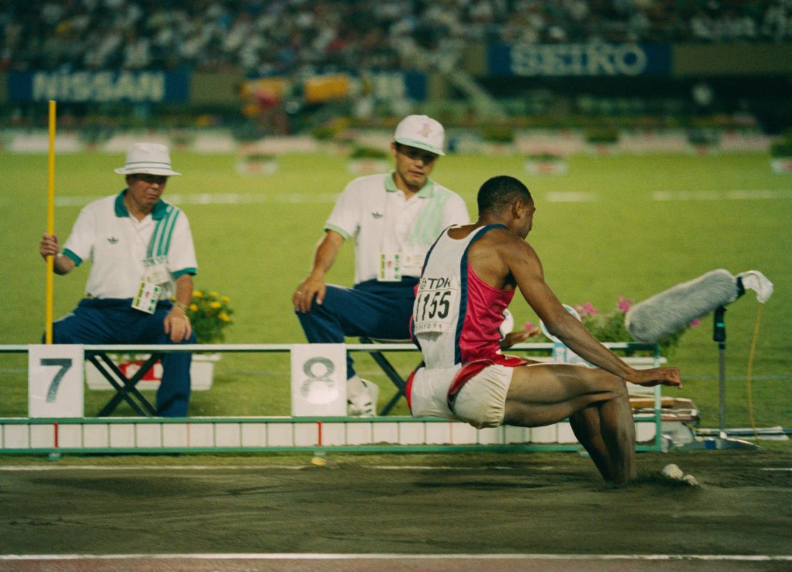 Mike Powell broke Bob Beamon's 23-year-old long jump world record by 5cm, leaping 8.95 m (29 ft 4 in) at the World Championships in Tokyo in 1991. 