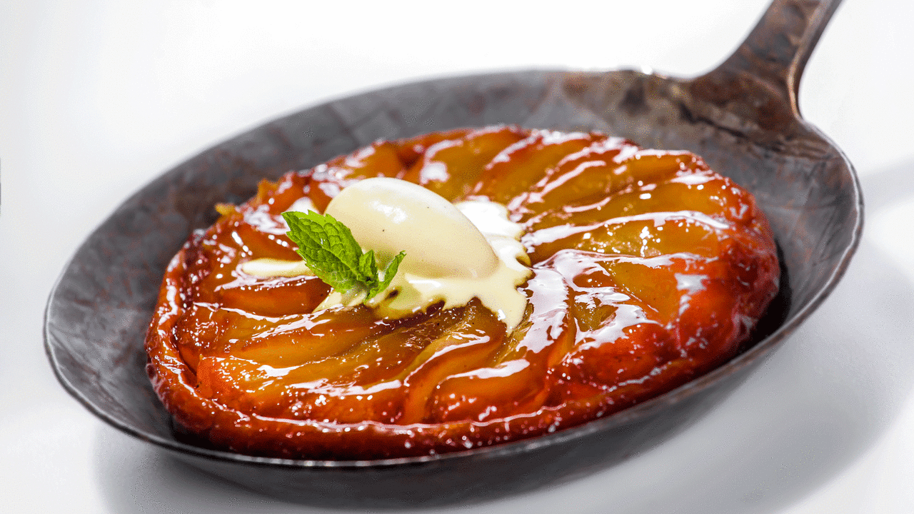 <strong>Altira Macau:</strong> Norbert Niederkofler from Italy's St Hubertus served up Tarte Tatin at the restaurant's pop-up dining series.