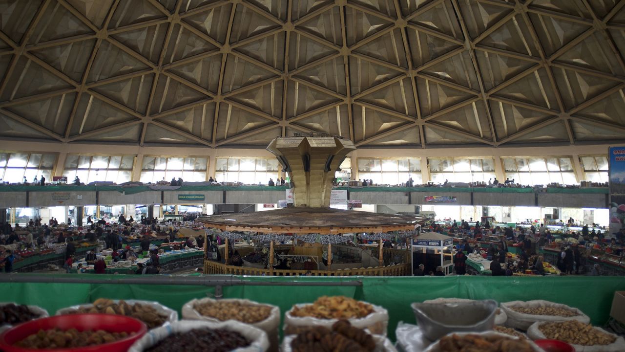 Chorsu Market: Noisy, overwhelming and cheap. (Aleksandr Zykov/Flickr/CC by SA 2.0)