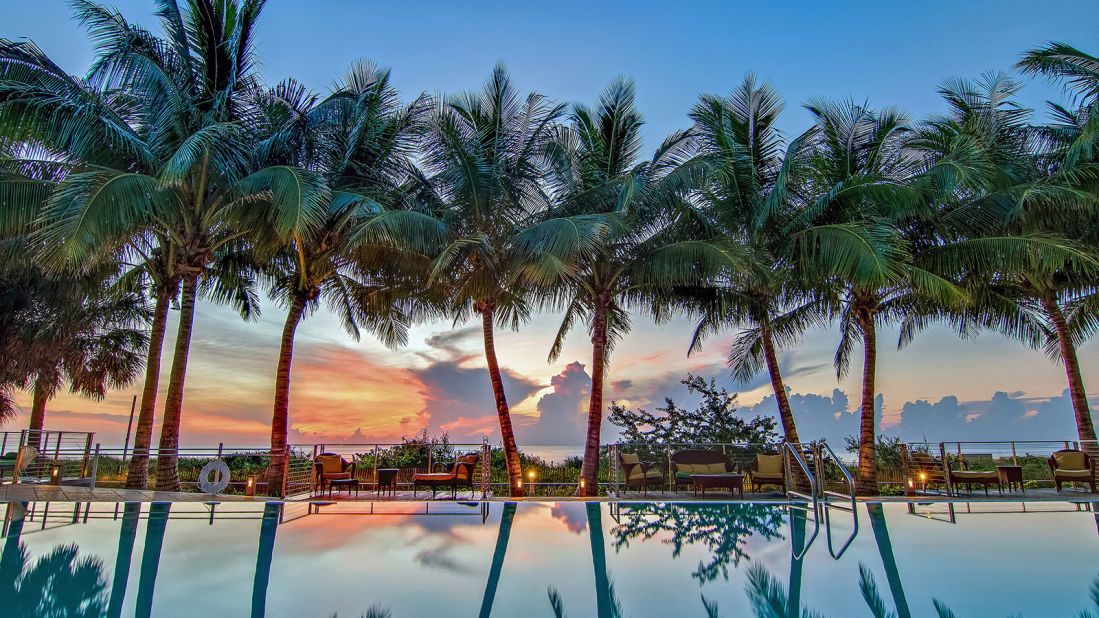 <strong>Carillon Miami:</strong> Twilight-hour views at the Carillon Miami Wellness Resort are nearly as soothing as the spa's facials and body treatments.