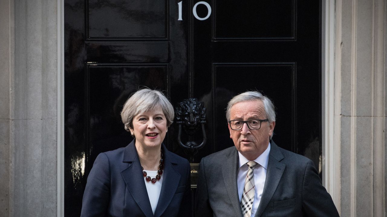 LONDON, ENGLAND - APRIL 26:  Britain's Prime Minister, Theresa May stands with European Commission president, Jean-Claude Juncker at the front door of 10 Downing Street on April 26, 2017 in London, England. Prime Minister May is to hold her first major talks with E.U leaders since calling a general election in a bid to strengthen her position in forthcoming Brexit negotiations.  (Photo by Carl Court/Getty Images)