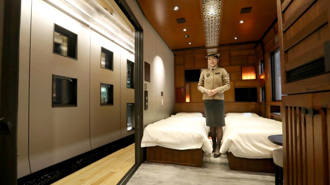 <strong>The suites: </strong>The train holds 17 suites. The most expensive, the Shiki-shima suite, costs 1,050,000 yen for single occupancy ($9,338). <br />