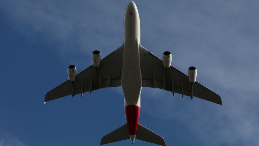 SYDNEY, AUSTRALIA - NOVEMBER 27:  The Qantas Airbus A380 makes its first flight since a mid-air engine explosion three weeks go on November 27, 2010 in Sydney, Australia.  Qantas A380 flight 31 from Sydney will head to Singapore before flying to London.  (Photo by Don Arnold/Getty Images)