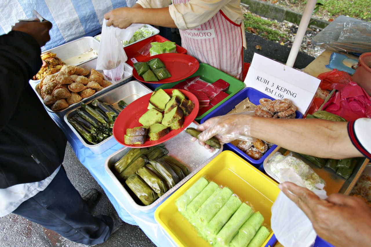 Kuih is one of Malaysia's favorite desserts.