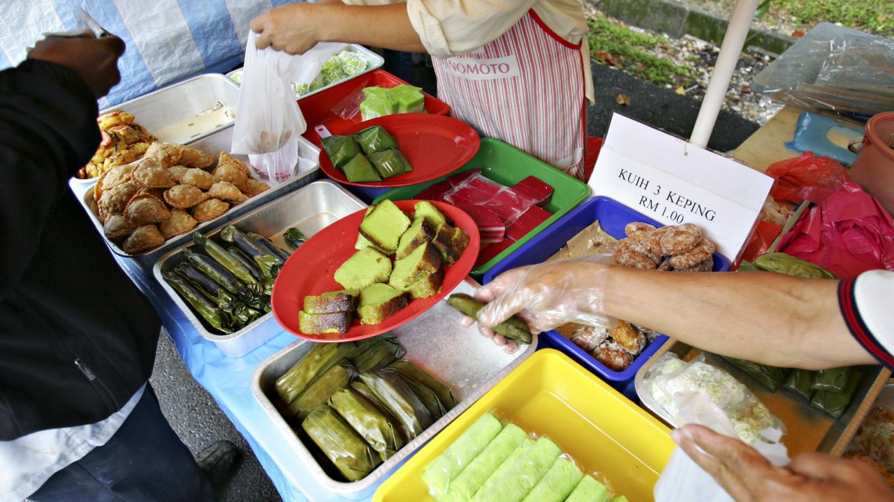 Kuih is one of Malaysia's favorite desserts.
