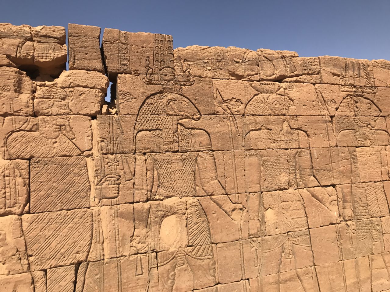 Some of the wall carvings on the Sudanese temples are reminiscent of Egyptian art. 