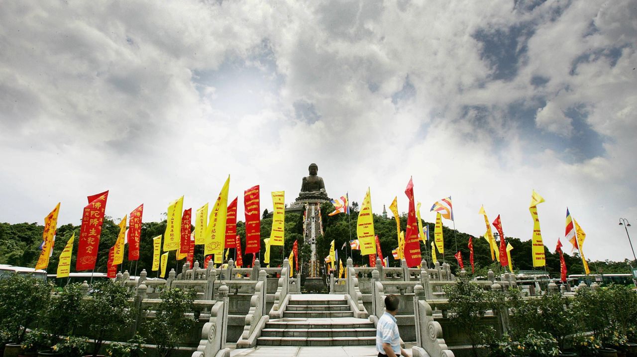 <strong>Big Buddha:</strong> The 111-foot-tall bronze Goliath draws crowds every day, mostly accessed by the <a href="https://www.np360.com.hk/en/" target="_blank" target="_blank">Ngong Ping 360 Cable Car</a>, which affords great views along the way.