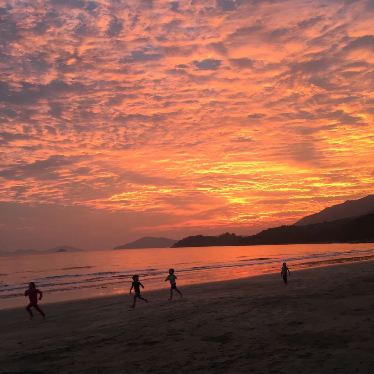 <strong>Pui O:</strong> In addition to its kayaking, surfing and beach shacks, Lantau's Pui O is also home to amazing sunsets. 
