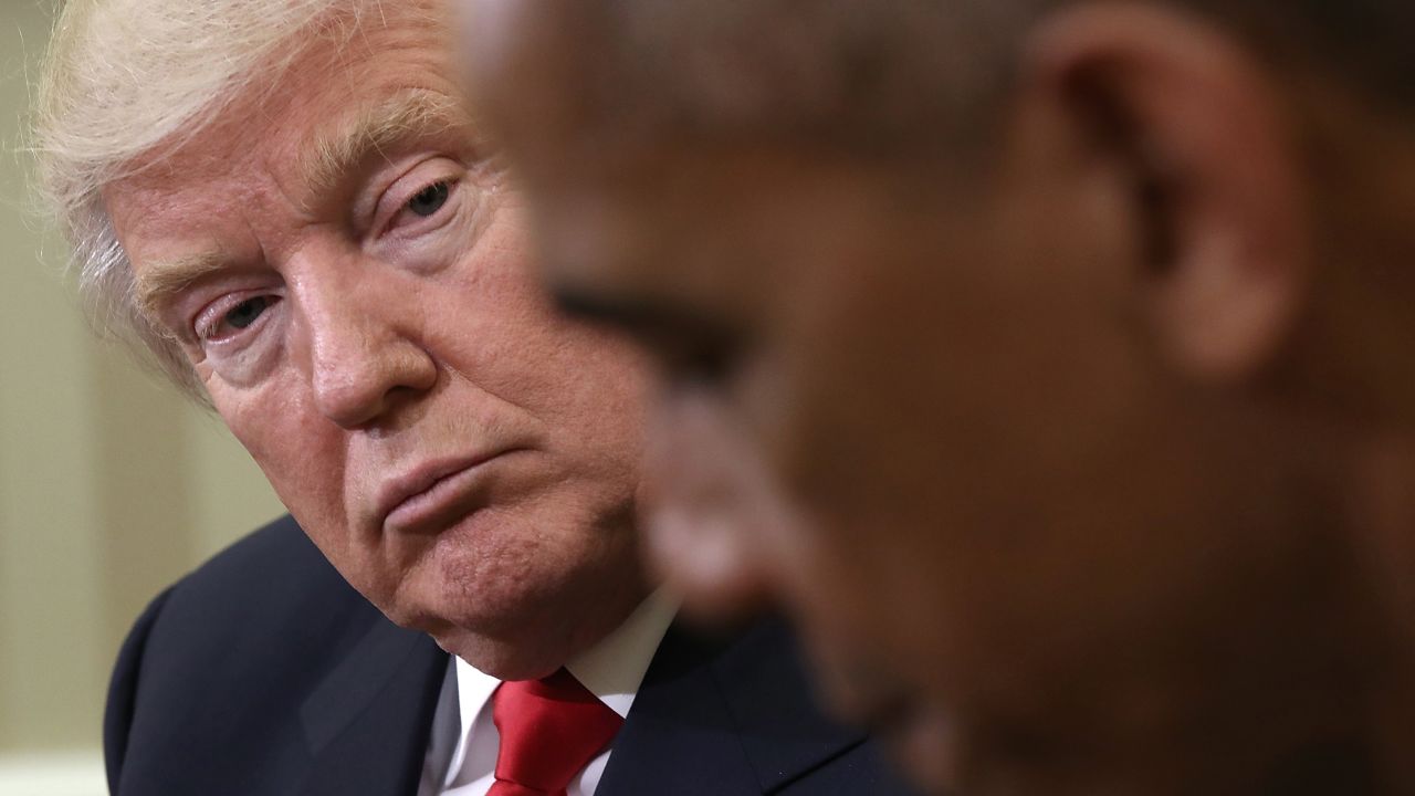 WASHINGTON, DC - NOVEMBER 10:  U.S. President Barack Obama speaks while meeting with President-elect Donald Trump (L) following a meeting in the Oval Office November 10, 2016 in Washington, DC. Trump is scheduled to meet with members of the Republican leadership in Congress later today on Capitol Hill.