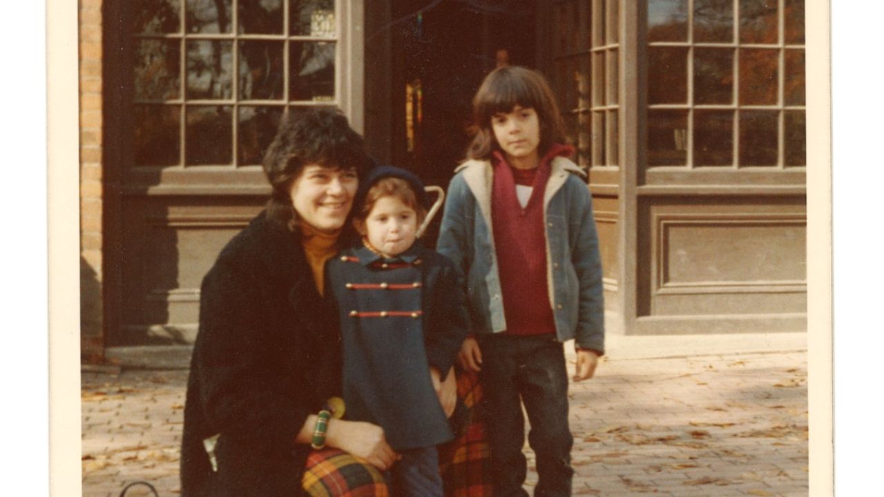 CNN's Jessica Ravitz with her mother and older brother in the early 1970s. 