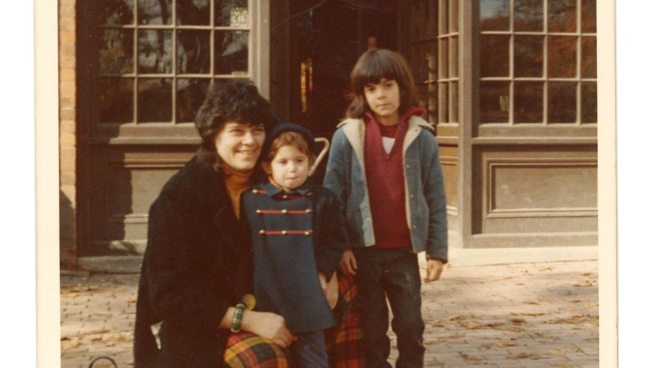 CNN's Jessica Ravitz with her mother and older brother in the early 1970s.