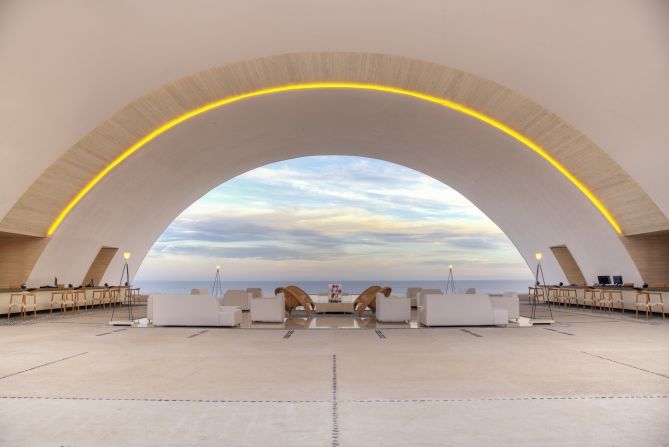 <strong>Makeover:</strong> A $10 million makeover, including a soaring open-air lobby, has made Marquis Los Cabos more luxurious than ever. 