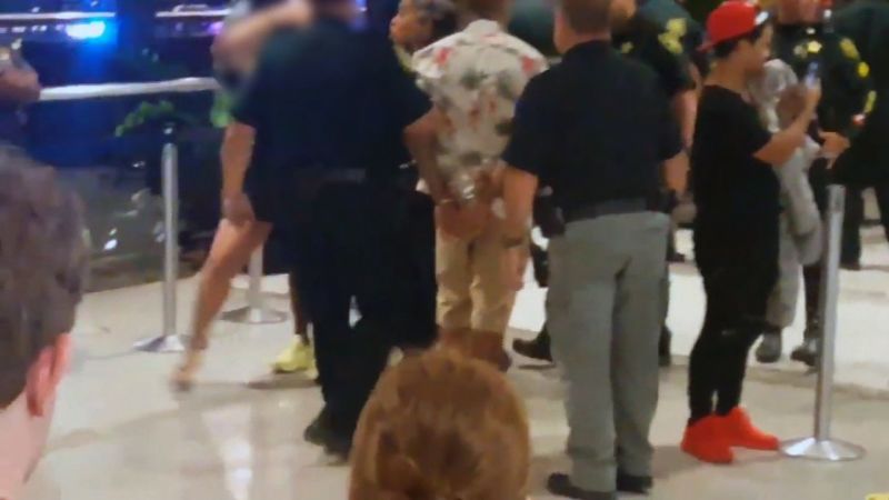 Chaos erupts after Spirit Airlines cancellations | CNN