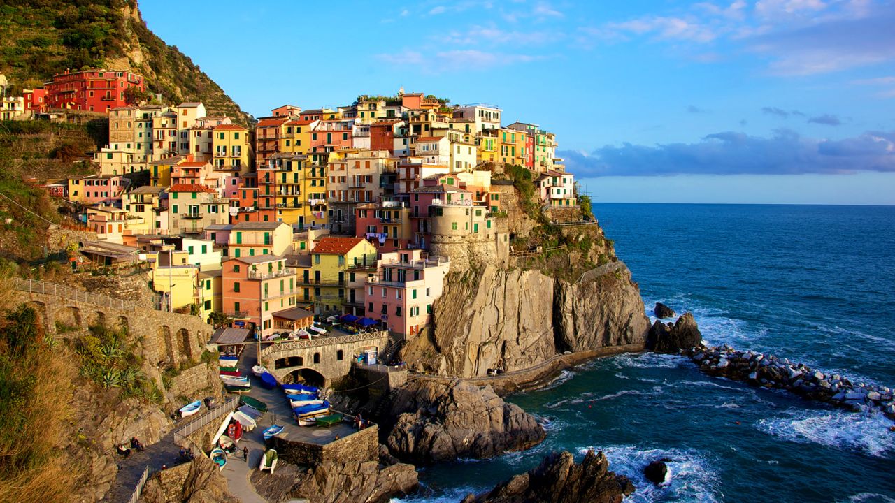 Authorities have discussed a possible tourist quota to combat overcrowding in Italy's Cinque Terre.