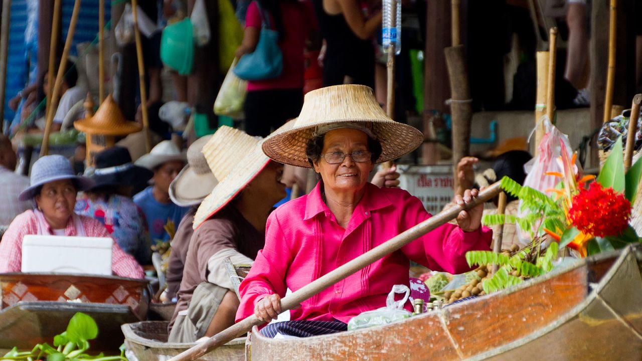 <strong>Damnoen Saduak Floating Market, Thailand: </strong>Bangkok's most popular floating market offers a colorful glimpse into Thailand's past, featuring canoes filled with pink dragon fruits, red rose apples and purple mangosteens float along the canals. 