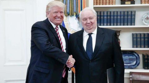 Trump with Kislyak in The Oval Office.