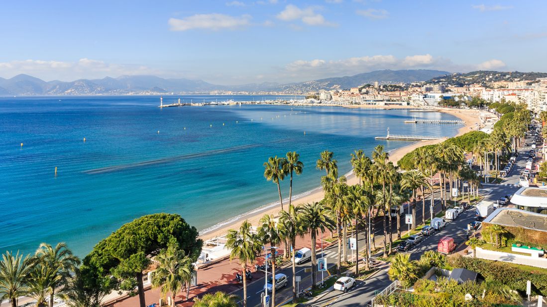 <strong>The Promenade de la Croisette: </strong>This two-kilometer-long promenade is where many of the city's most popular hotels, restaurants and shops are to be found. It's also where the Cannes Film Festival takes place.