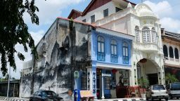 dining guide ipoh malaysia ernest zacharevic mural