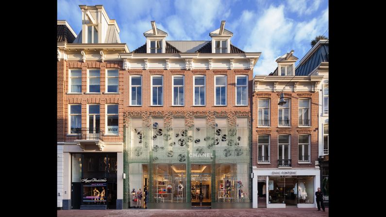 Crystal Houses, built in 2016, is a design by Netherlands-based architecture firm MVRDV. Glass bricks are used in the façade of the Chanel boutique in Amsterdam. 