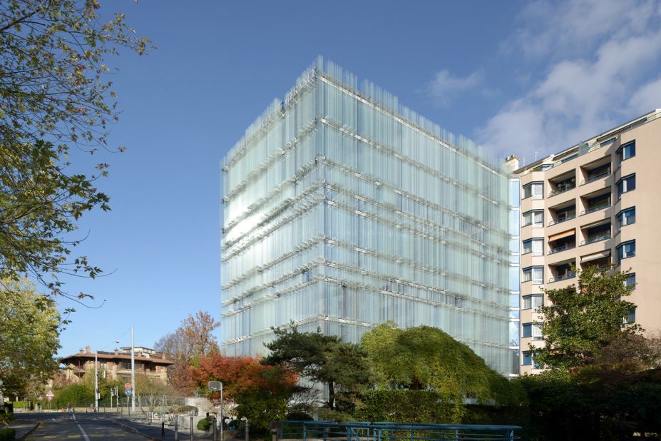 With its enormous glass front, this Swiss banking district building looks like a crystal castle from a fairytale kingdom, but in actuality it's another green miracle, again using a thermal envelope system to reduce its energy output. 