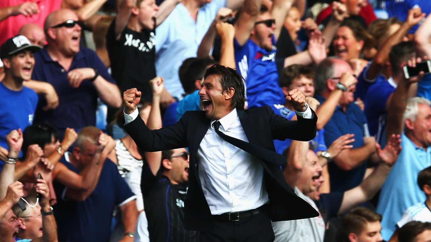 LONDON, ENGLAND - AUGUST 27:  Antonio Conte, Manager of Chelsea celebrates his sides third goal during the Premier League match between Chelsea and Burnley at Stamford Bridge on August 27, 2016 in London, England.  (Photo by Steve Bardens/Getty Images)