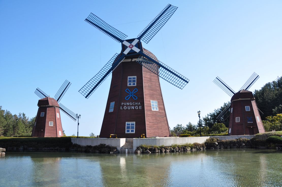 When a hotel meets a windmill ...