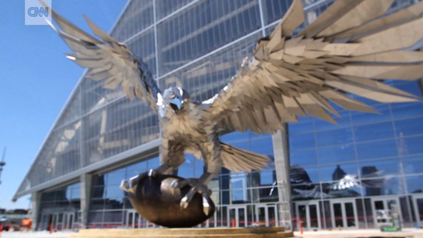 Falcons bird statue