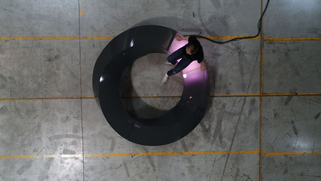 During a five-week residency at 3form's headquarters, Lim was introduced to Dark Chroma, a new material making its debut with this collaboration during NYCxDesign. The Mobius bench is dramatically lit using motion-activated technology, giving the piece a space-age quality. 