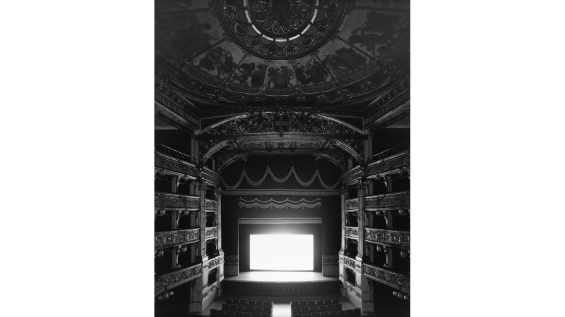 Hiroshi Sugimoto's haunting photos of empty theaters | CNN