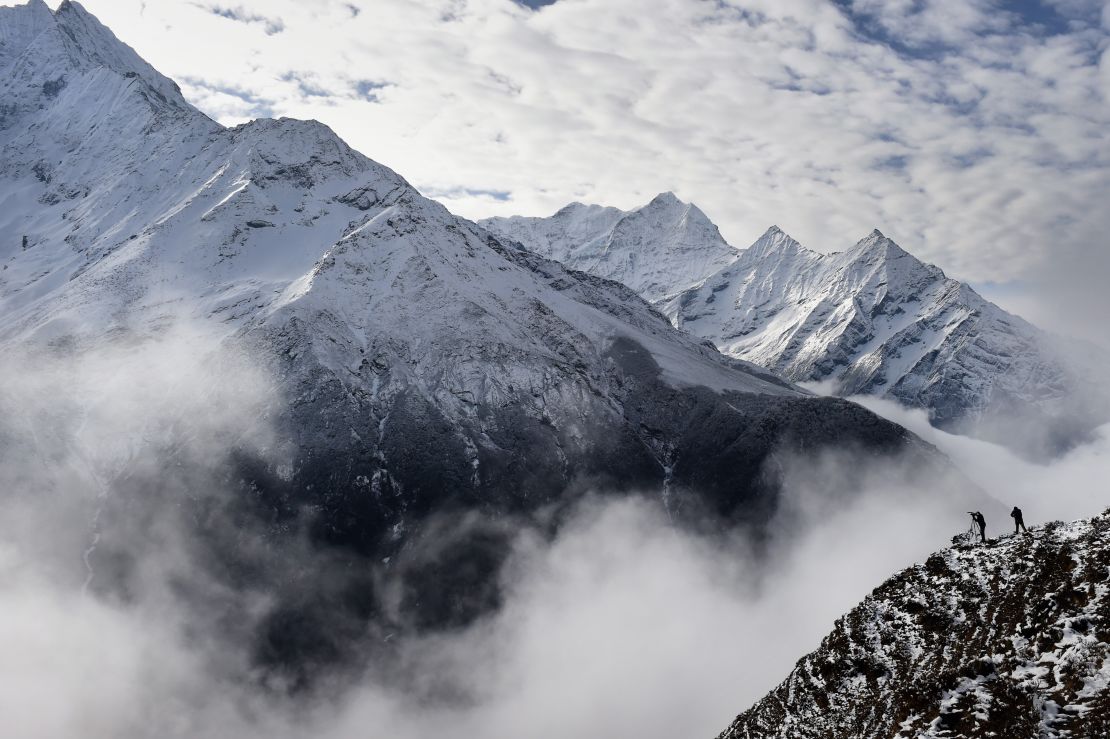 Mount Everest: the views are stunning, but you need to have eaten well to traverse these paths.