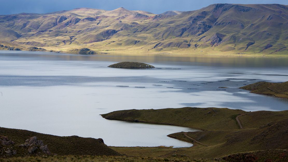 Passengers can learn how to make ceviche while watching the sun set over the Lagunillas lagoon.