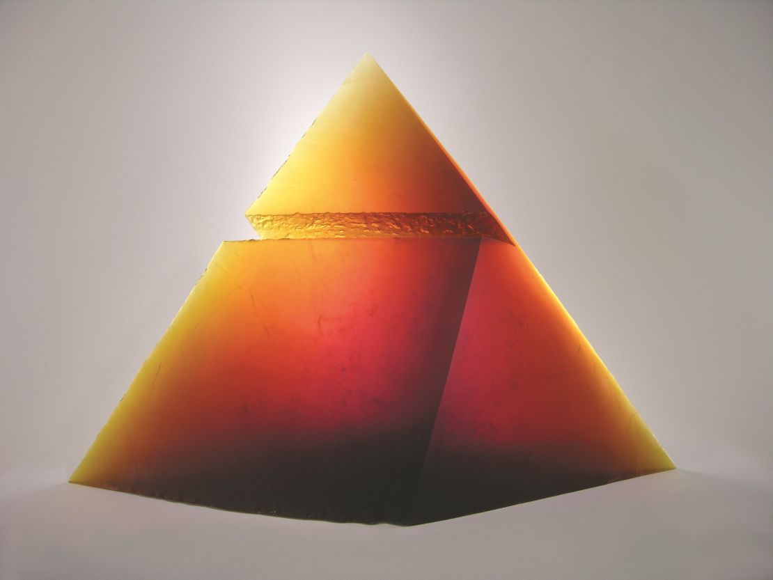 Libenský & Brychtová, Red Pyramid, 1993-99.
Image courtesy of Heller Gallery, New York