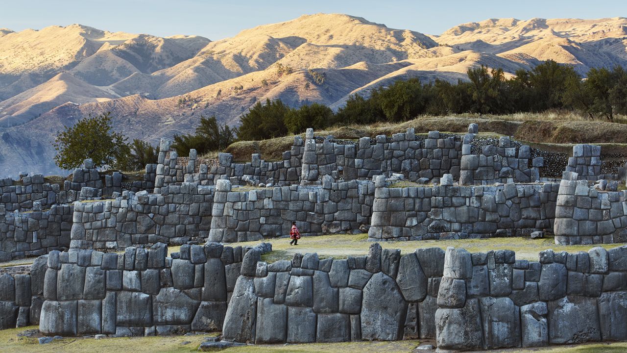 <strong>Sacsayhuaman: </strong>One highlight at Cusco is the Sacsayhuaman citadel, made from enormous limestone blocks. It was constructed by by the Incas 500 years ago without iron, mortar or the wheel.