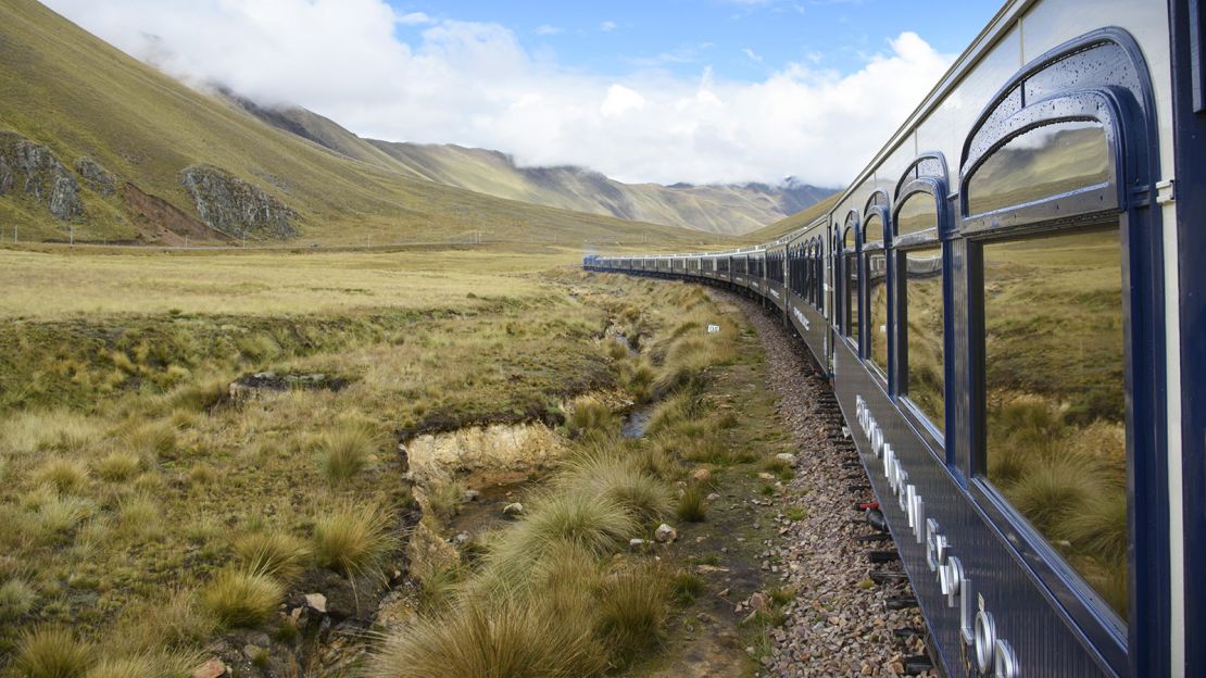 At 14,000 feet, La Raya valley is the highest point of the journey.