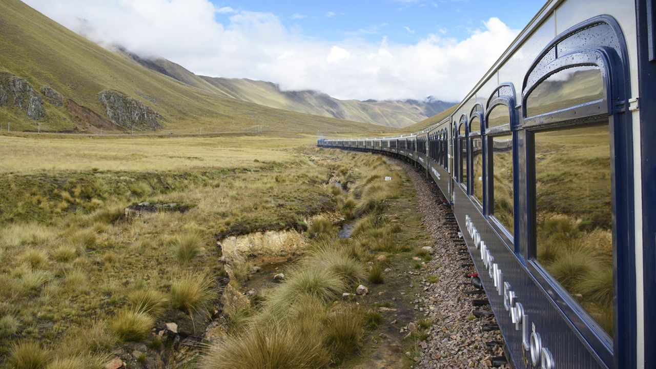 At 14,000 feet, La Raya valley is the highest point of the journey.