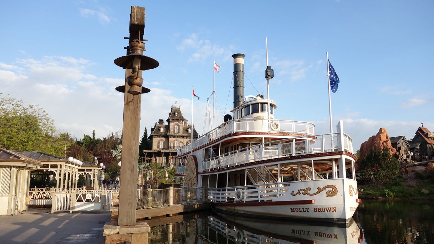 <strong>The Molly Brown:</strong> The<em> Molly Brown</em> awaits passengers for a cruise around Rivers of the Far West.