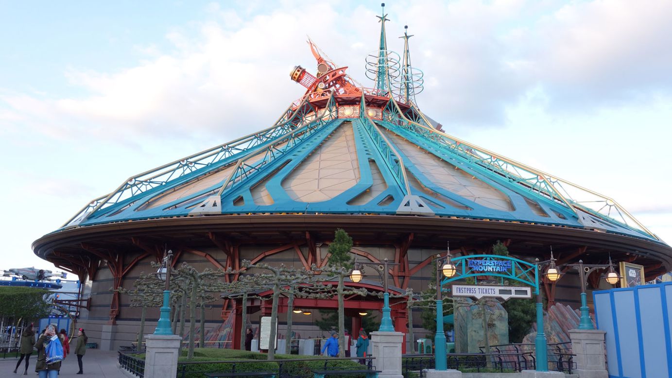 <strong>Hyperspace Mountain:</strong> Hyperspace Mountain opened in May at Disneyland Paris, replacing Space Mountain: Mission 2.