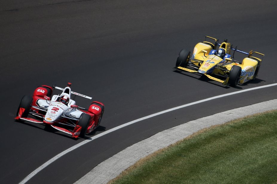 As is the requirement in Indy Car Racing, cars have an open-wheel formula. 
