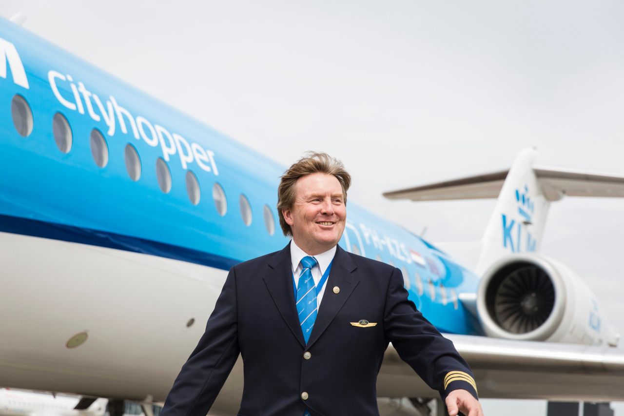 The King regularly took the co-pilot's chair for short-haul flights around Europe, an interview with a Dutch newspaper revealed.