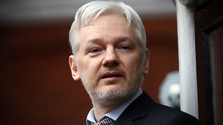 LONDON, ENGLAND - FEBRUARY 05: Wikileaks founder Julian Assange speaks from the balcony of the Ecuadorian embassy where he continues to seek asylum following an extradition request from Sweden in 2012, on February 5, 2016 in London, England. The United Nations Working Group on Arbitrary Detention has insisted that Mr Assange's detention should be brought to an end. (Photo by Carl Court/Getty Images)