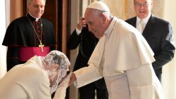 Charlene, Princess of Monaco (2-L) kisses the hand of Pope Francis, as her husband Prince Albert II of Monaco (L) looks on prior to a private audience with the pontiff at the Vatican on January 18, 2016. / AFP / FILIPPO MONTEFORTE (Photo credit should read FILIPPO MONTEFORTE/AFP/Getty Images)