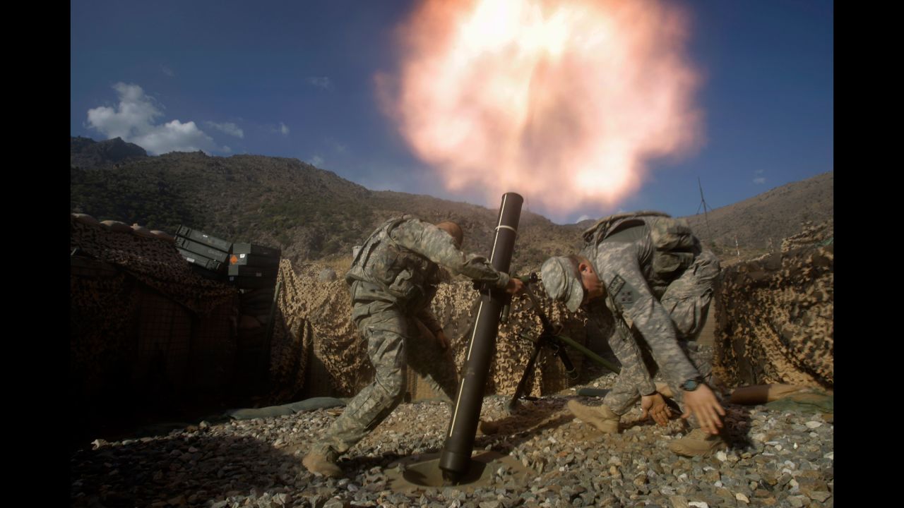 US soldiers fire mortars from a base in Afghanistan's Kunar Province on October 24, 2009.