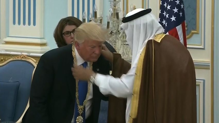 trump slammed hypocrite bowing saudi king smith nr_00005811
